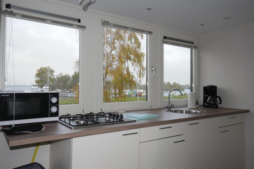 Visserslust - Woonboten & Appartementen Vinkeveen Phòng bức ảnh